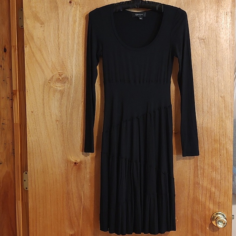 ✨Like New✨Karen Kane Flowy Tiered Jersey Knit Dress Black Long Sleeve LBD USA XS